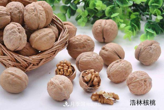 南阳市内乡县万亩林果基地 助力农民脱贫奔小康(图1) 南阳市内乡县万亩林果基地 助力农民脱贫奔小康(图1)